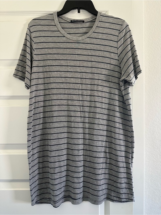 Brandy Melville Dresses & Skirts - Brandy Melville Striped Short Sleeve Dress in Gray & Navy